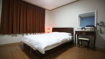 Standard Double Room | Premium bedding, desk, soundproofing, free WiFi