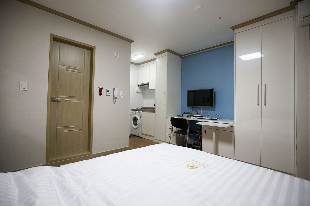 Crystal Residence Hotel image
