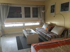 1 chambre, fer et planche à repasser, Wi-Fi gratuit, draps fournis