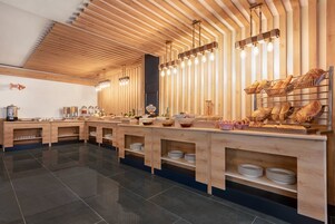 Free daily buffet breakfast