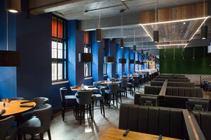 Daily full breakfast (GBP 16.95 per person)