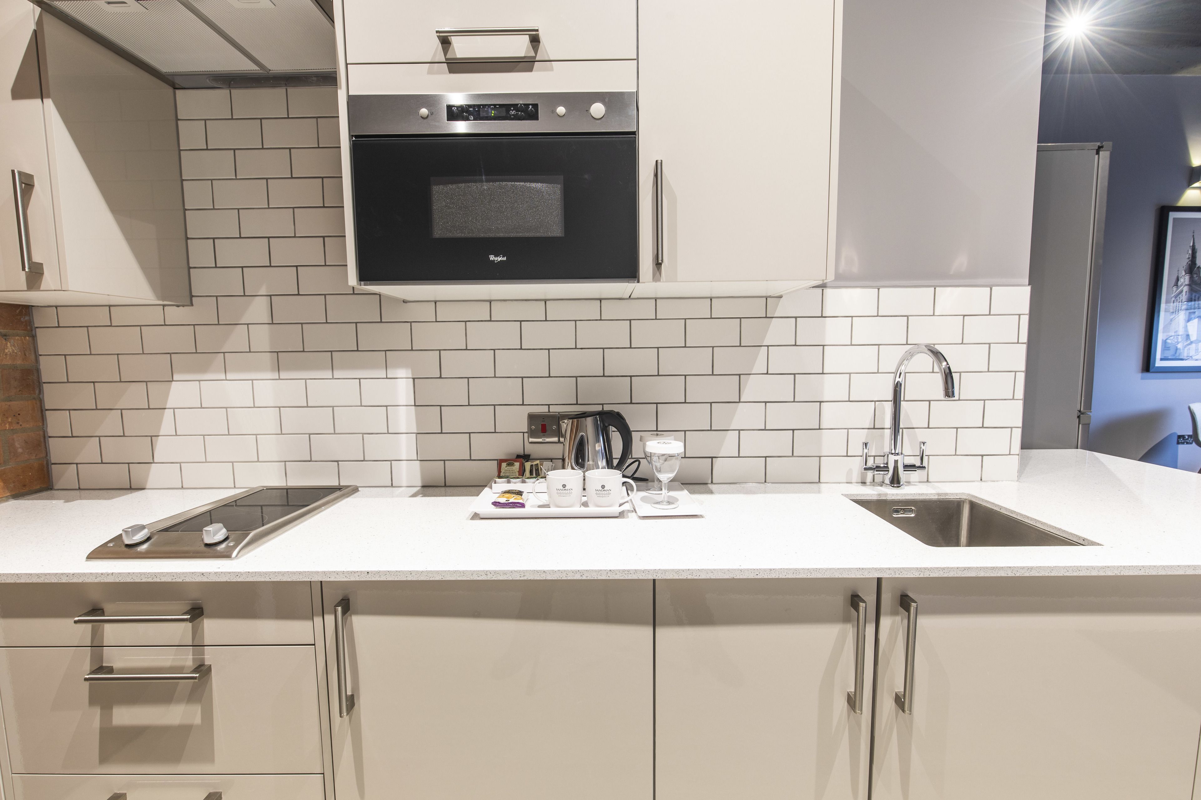 executive suite, 1 bedroom, 1 king, sofa bed, kitchen | private kitchenette | fridge, microwave, electric kettle