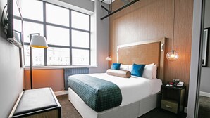 Phòng Suite Executive | Bộ đồ giường cao cấp, két bảo mật tại phòng, bàn 