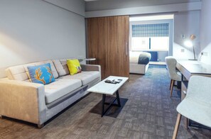 Deluxe Suite, 1 Bedroom, 1 King, Sofa Bed, Kitchenette