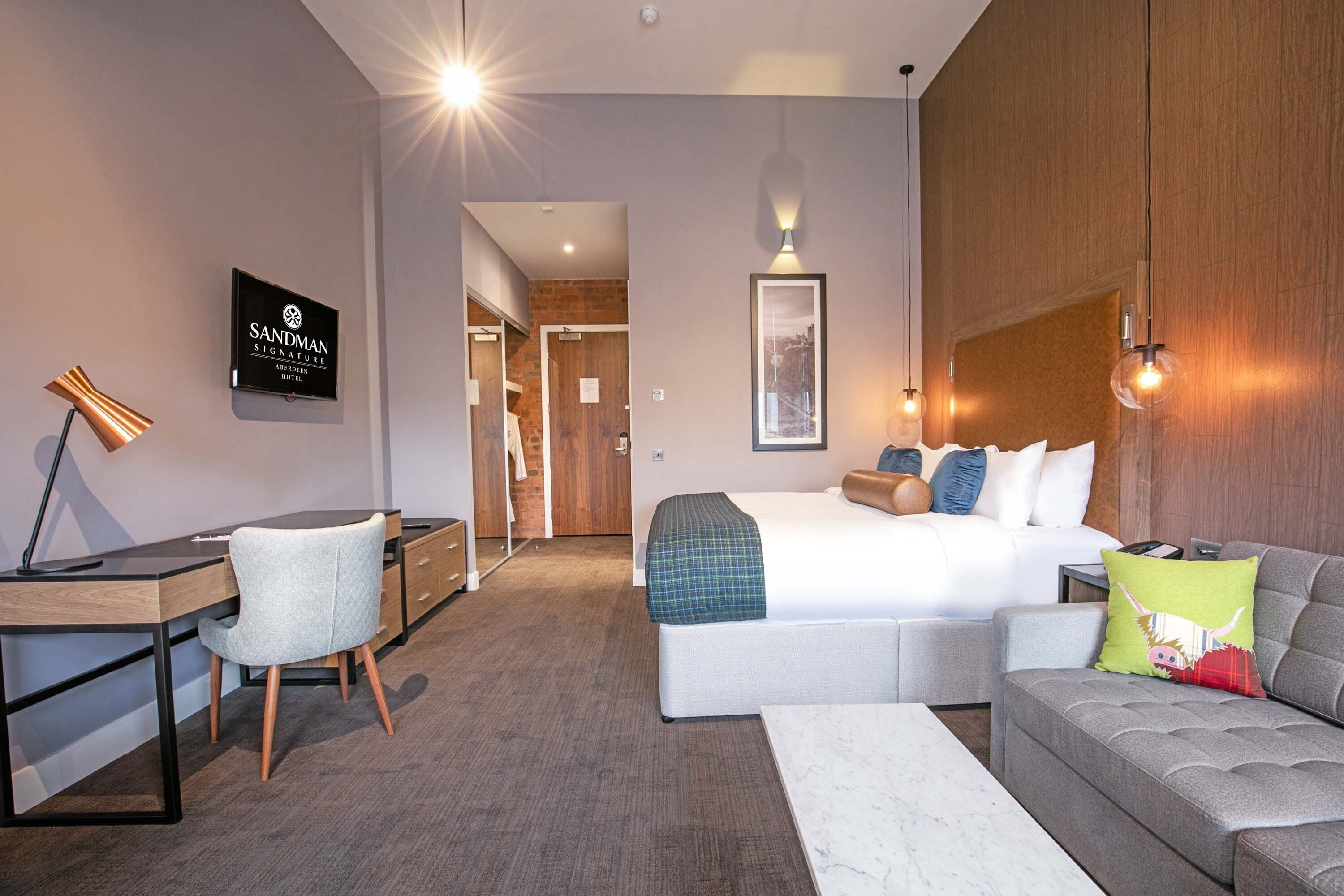 Deluxe Room, 1 King Bed, Sofa Bed | Premium bedding, in-room safe, desk, laptop workspace