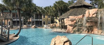 Family-Friendly Resort with Tiki Bar, Live Music; near Naval Air Station, P-Cola