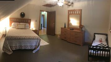 4 bedrooms, iron/ironing board, WiFi, bed sheets