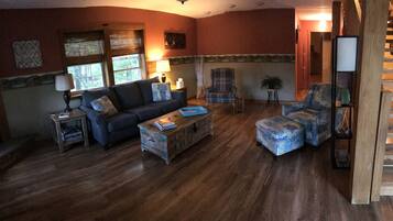 Een smart-tv, een open haard, videogames en een dvd-speler