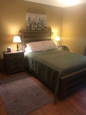 4 bedrooms, iron/ironing board, WiFi, bed sheets