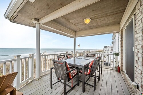 Luxury 7 Bed, 6 Bath Oceanfront Smart Home - Pool & Upscale Amenities