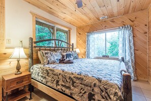 4 bedrooms, desk, iron/ironing board, free WiFi