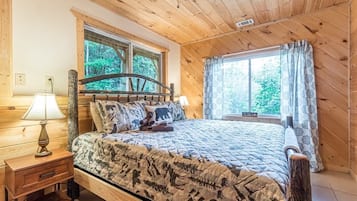 4 bedrooms, desk, iron/ironing board, free WiFi