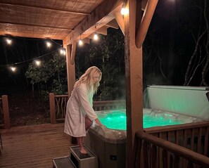 Outdoor spa tub