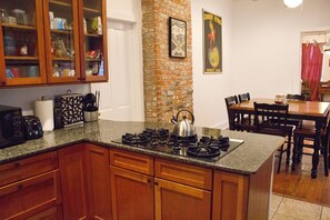 Fridge, microwave, oven, stovetop - Near French Quarter +Frenchmen. Email for openings inc blocked dates+short stays (New Orleans)