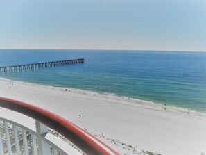 On the beach - Beach Colony East, Spectacular 15th Floor Beachfront Views, Directly on beach (Navarre Beach)