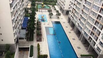 Ropa de cama de alta calidad, minibar y decoración personalizada