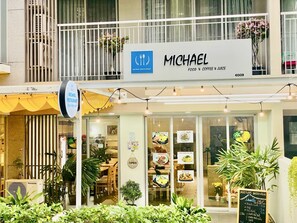 Breakfast, lunch and dinner served  - Scenic Valley Suite (Ho Chi Minh City)