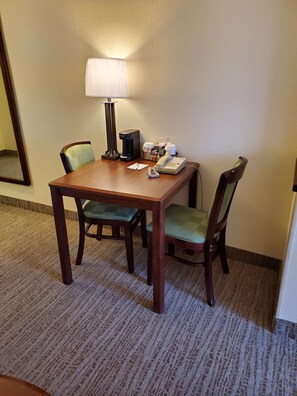 Suite King Non Smoking 2 person Sofabed | In-room dining