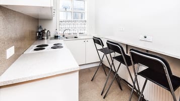 Placa de cocina, utensilios de cocina