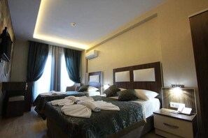 Standard Triple Room | Minibar, in-room safe, desk, soundproofing - Inciler Hotel (Edremit)