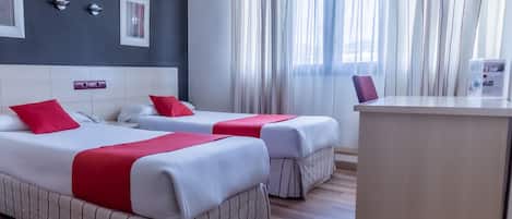 Twin Room | Desk, free WiFi, bed sheets