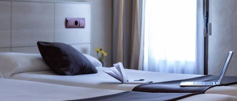 Bureau, Wi-Fi gratuit, draps fournis