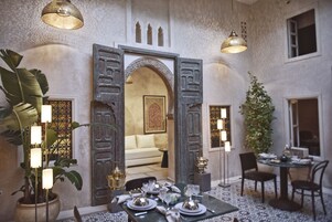 Morgunverður í boði, innlend og alþjóðleg matargerðarlist