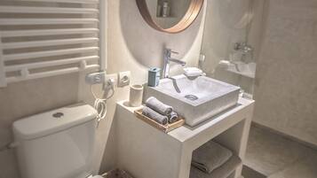 Design Room, 1 Double Bed, Non Smoking (Kenza) | Bathroom | Shower, slippers, towels
