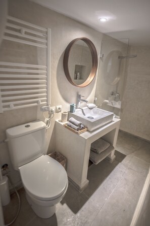 Camera Design, 1 letto matrimoniale, non fumatori (Kenza) | Bagno | Doccia, pantofole, asciugamani