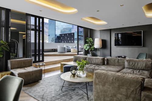 Lobby lounge