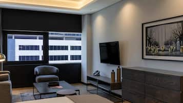 Studio, 1 King Bed, City View | In-room safe, iron/ironing board, WiFi (free)