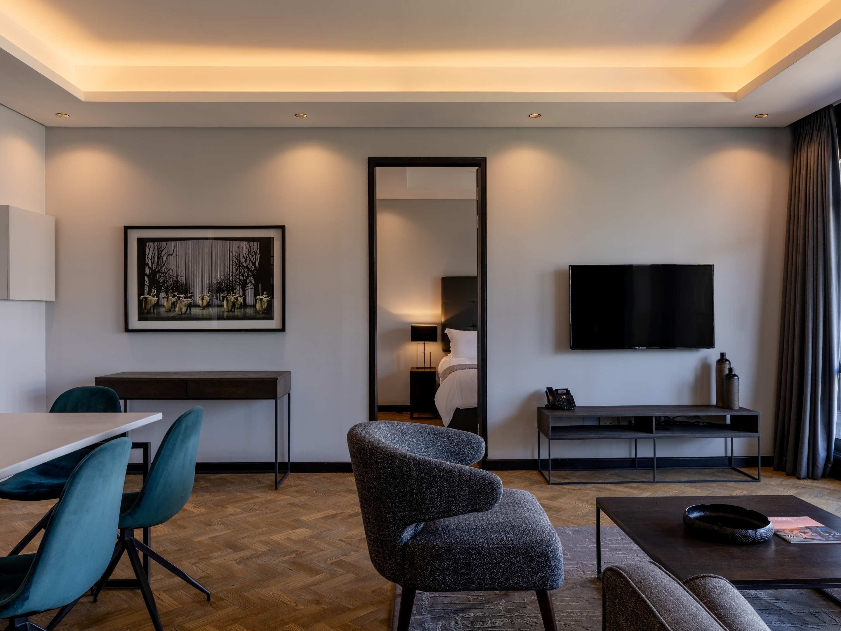 Apartamento Deluxe, 2 habitaciones, balcón, vistas a la montaña | Zona de estar | Una televisión de pantalla plana