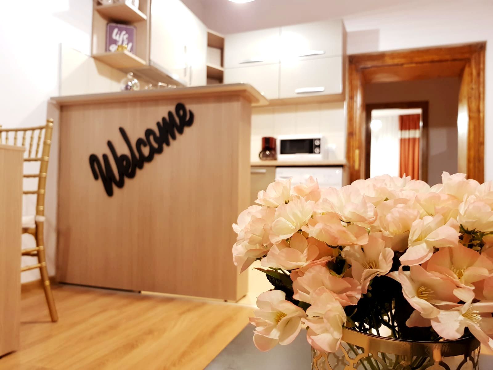 Deluxe Apartment, 1 Bedroom, Non Smoking, Balcony (Mitropoliei 4) | Living room | Flat-screen TV