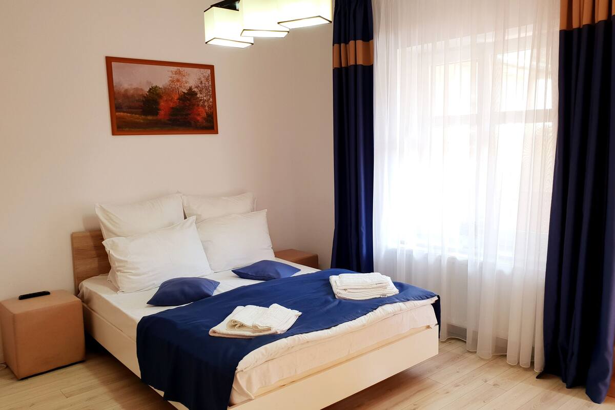 Studio tiện nghi đơn giản, không hút thuốc, hiên (Mitropoliei 4 ) | Bộ đồ giường cao cấp, trang trí khác biệt