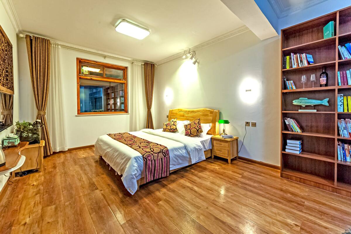 Desk, blackout curtains, free WiFi