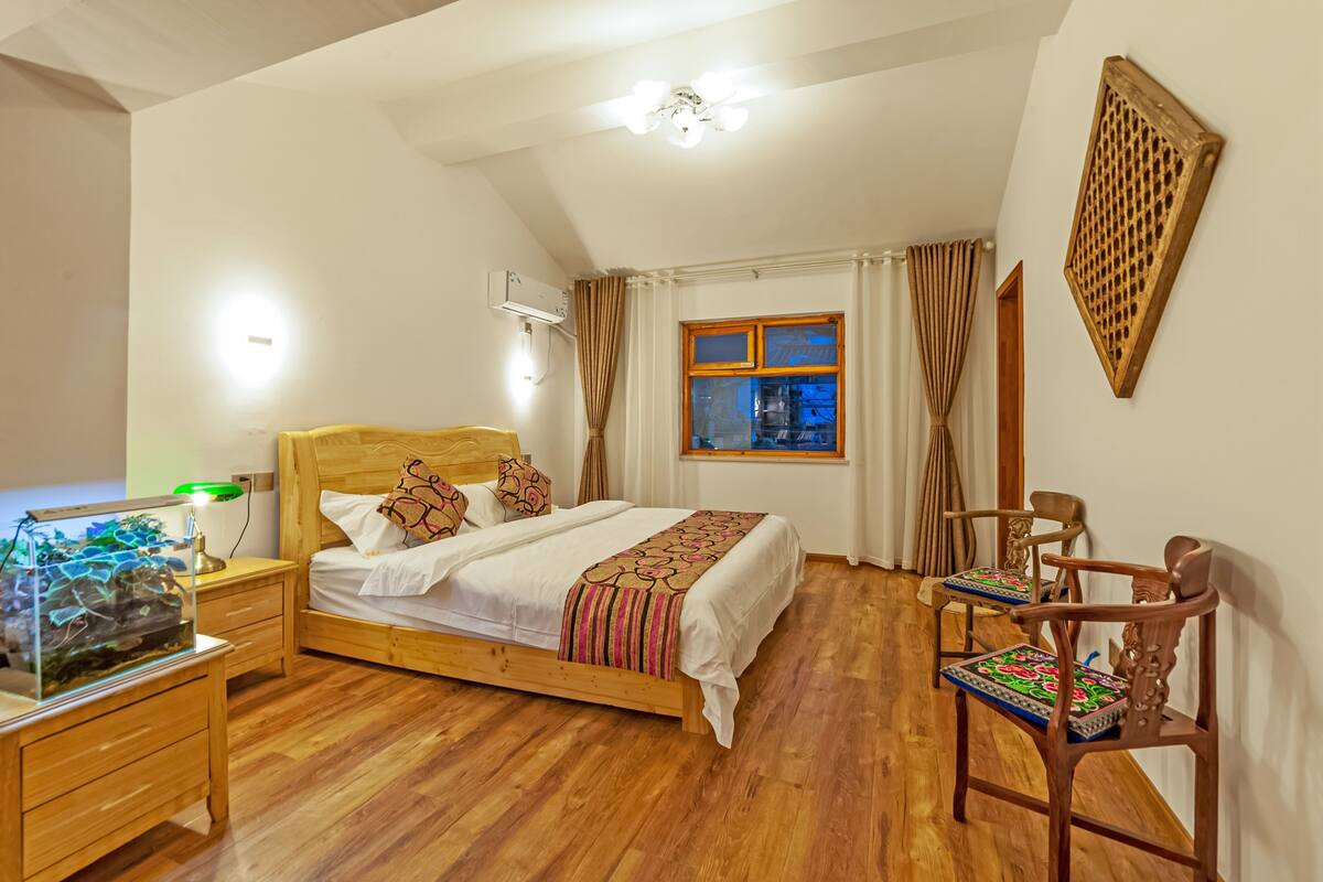 Desk, blackout curtains, free WiFi