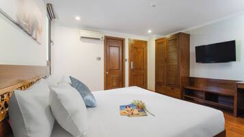 Premier-dobbeltværelse - 1 queensize-seng - balkon | 1 soveværelse, minibar, skrivebord, lydisolering