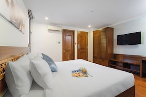 Habitación Premier doble, 1 cama de matrimonio, balcón | Minibar, escritorio, sistema de insonorización y wifi gratis