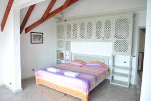 Comfort Villa, 3 Bedrooms, Ocean View, Mountainside