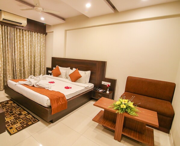 2 bedrooms, Egyptian cotton sheets, premium bedding, down duvets