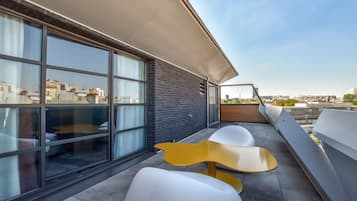 ์ํผ๋ฆฌ์ด๋ฃธ, ํ
๋ผ์ค (Big Terrace) | ํ
๋ผ์ค/ํํฐ์ค