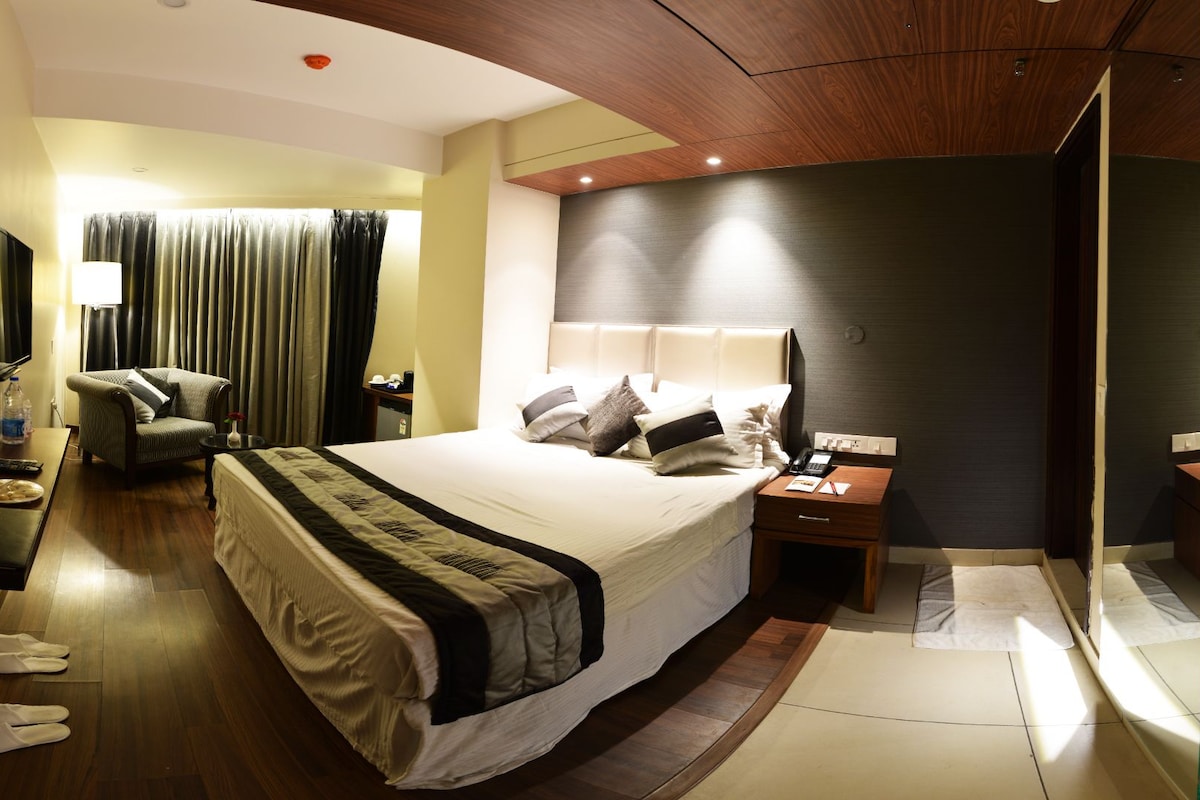 Artículos del minibar gratis y caja de seguridad en la habitación 