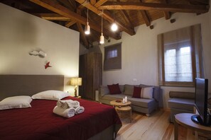 Familierom, terrasse (Ampeli) | Safe på rommet, individuelt dekorert, individuelt innredet og skrivebord