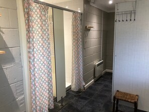 Barraca, 1 cama de casal | Banheiro | Chuveiro 