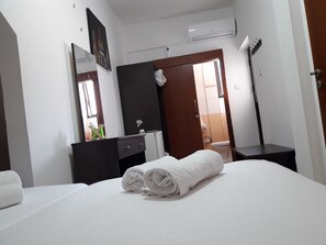 Habitación económica con 2 camas individuales (2) | Sábanas de algodón egipcio, ropa de cama de alta calidad y edredón