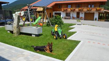 Children’s play area – outdoor