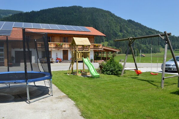 Children’s play area – outdoor - Schusterbauer Hof Inzell (Inzell)