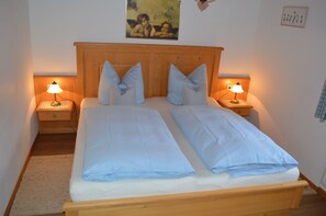 Apartment, Terrasse | Kostenlose Babybetten, kostenloses WLAN, Bettwäsche