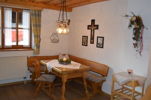 In-room dining - Schusterbauer Hof Inzell (Inzell)