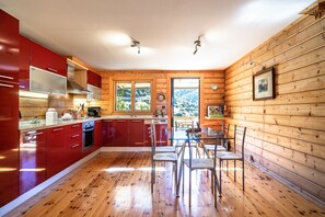 Private kitchen - Luxury Chalet Vila with amazing view (Kalavrita)